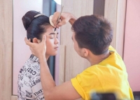 ပေါ့ပေါ့ပါးပါး Makeup look လေးတွေကိုထိမိအောင်ပြင်ဆင်ချယ်သပေးနေသူ Makeup Artist မင်းထက်ပိုင်